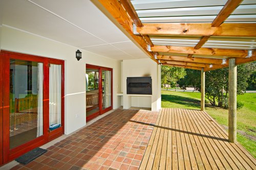 Wilderness - Accommodation - Family Cottage - Deck